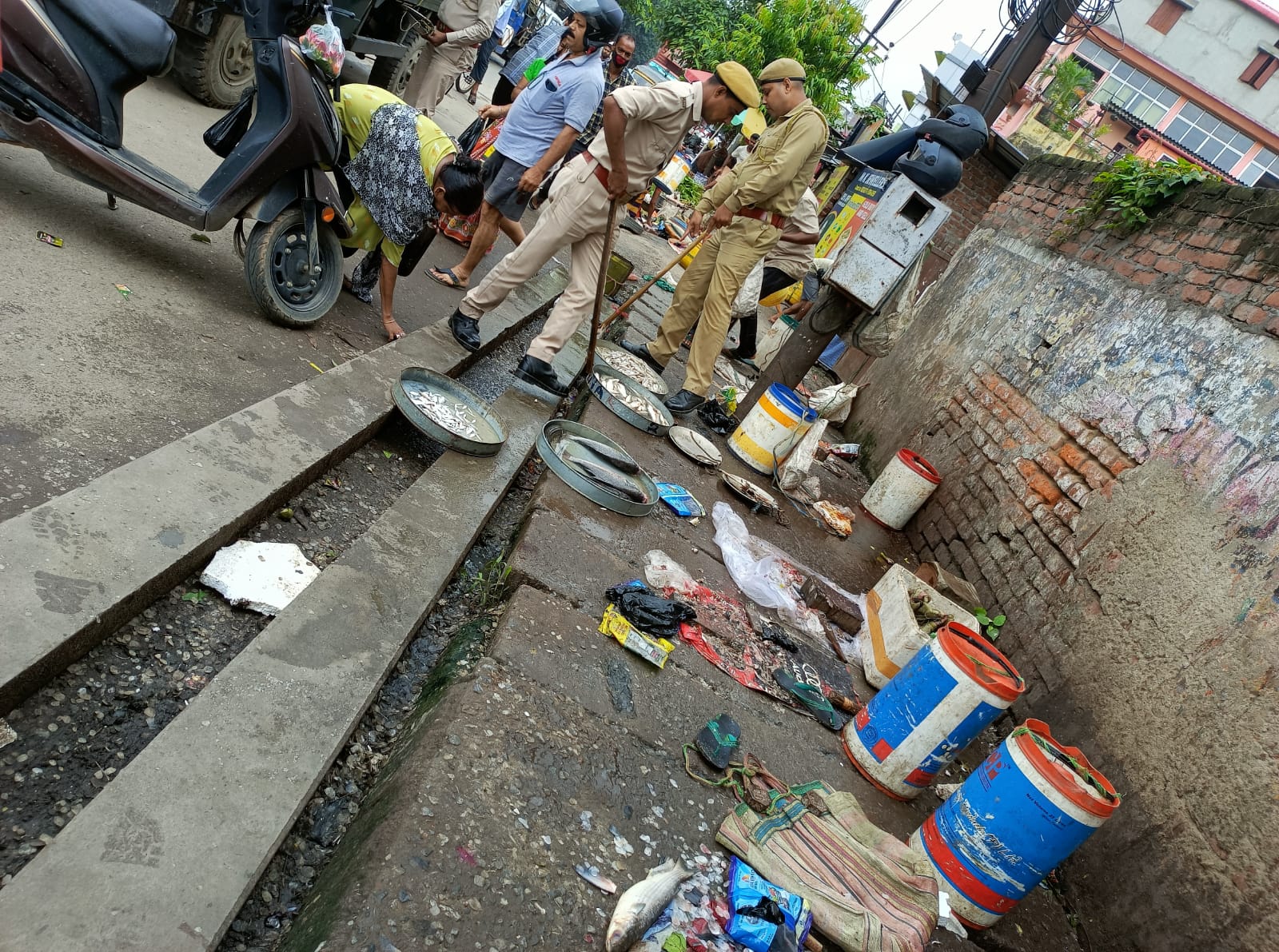 gmc evicted at 200 street vendors in guwahati