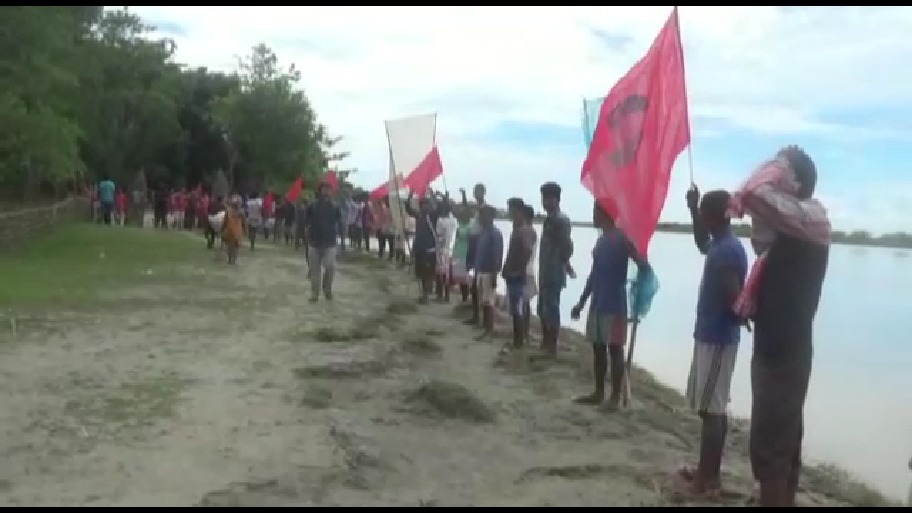 unique protest  at golaghat  aginest goverment