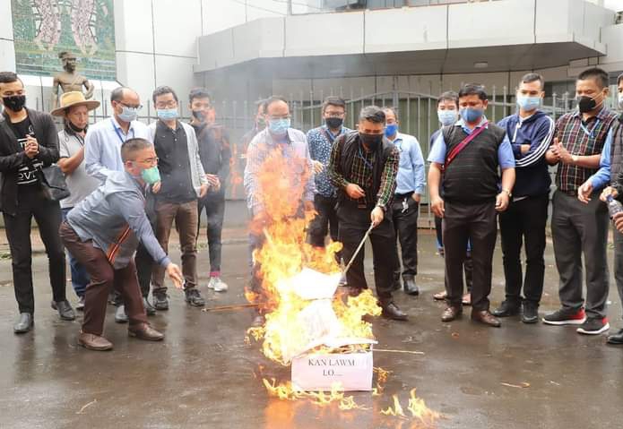 অসম-মিজোৰাম প্ৰশাসনৰ মাজৰ বৈঠকৰ চুক্তিপত্ৰ জ্বলালে মিজো সংগঠনে