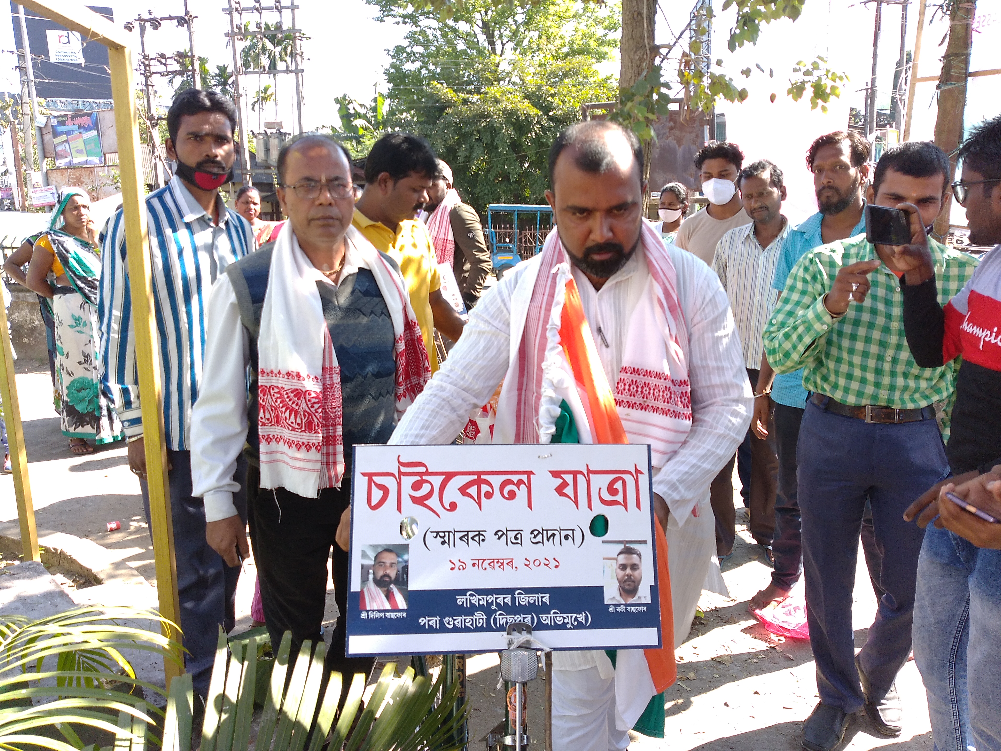 Two youth embark on cycle trip From Lakhimpur to Guwahati