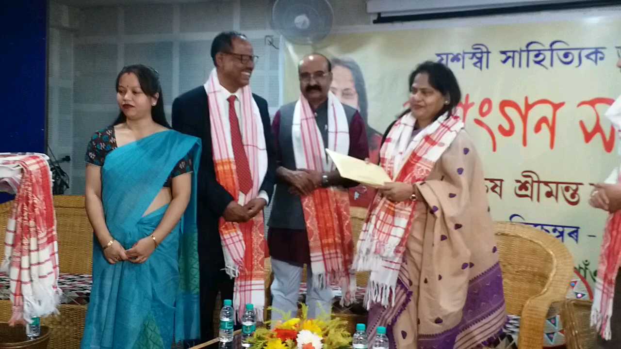 Rita Chowdhury conferred with Ranangan award 2021