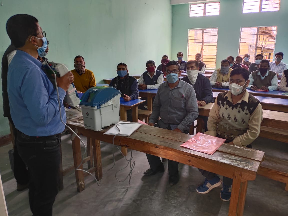 নলবাৰীত নিৰ্বাচনৰ বাবে সাজু হৈছে প্ৰিজাইডিং আৰু পোলিং বিষয়াসকল