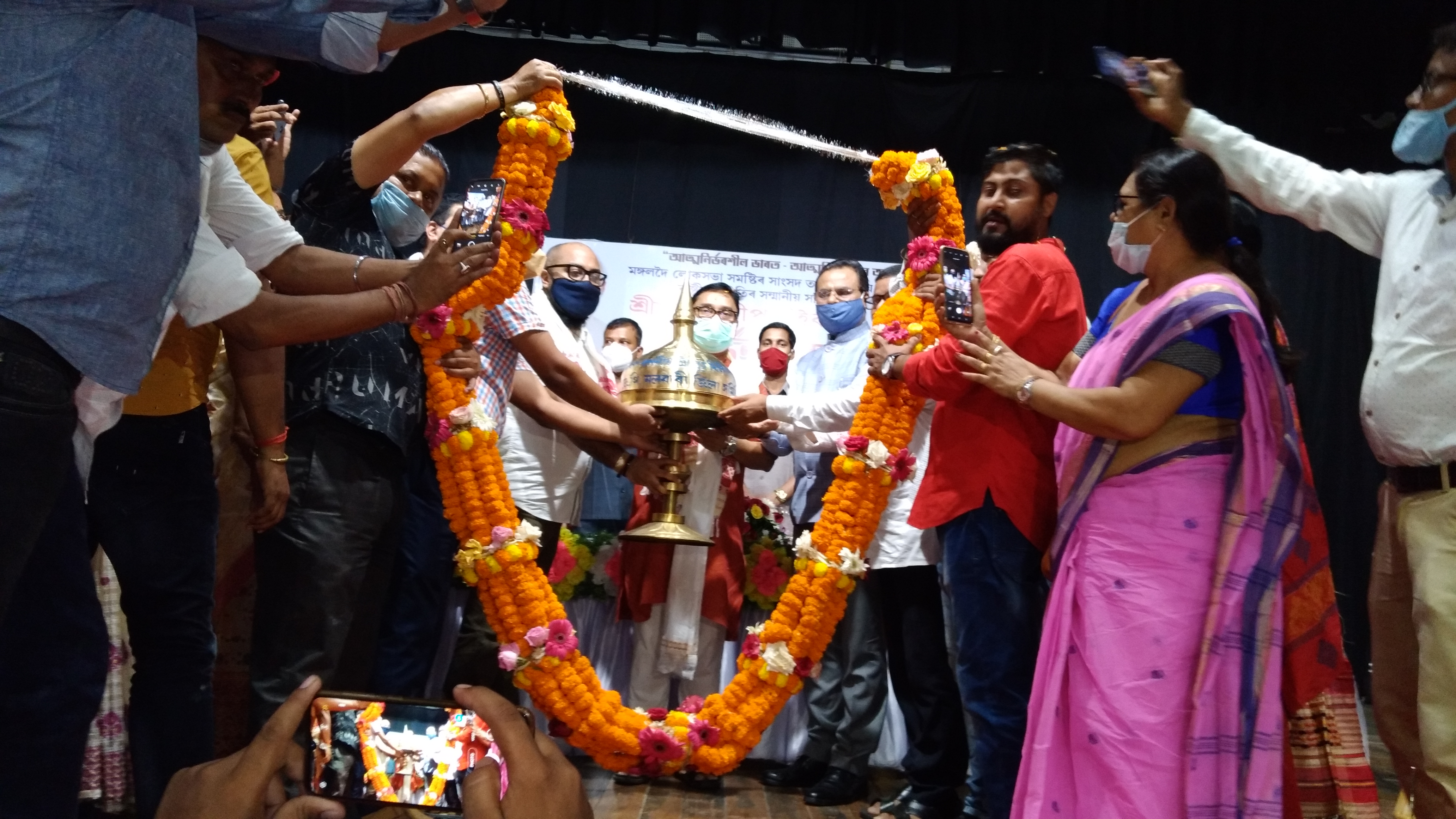 mp-dilip-saikia-welcomed-by-bjp-at-nalbari