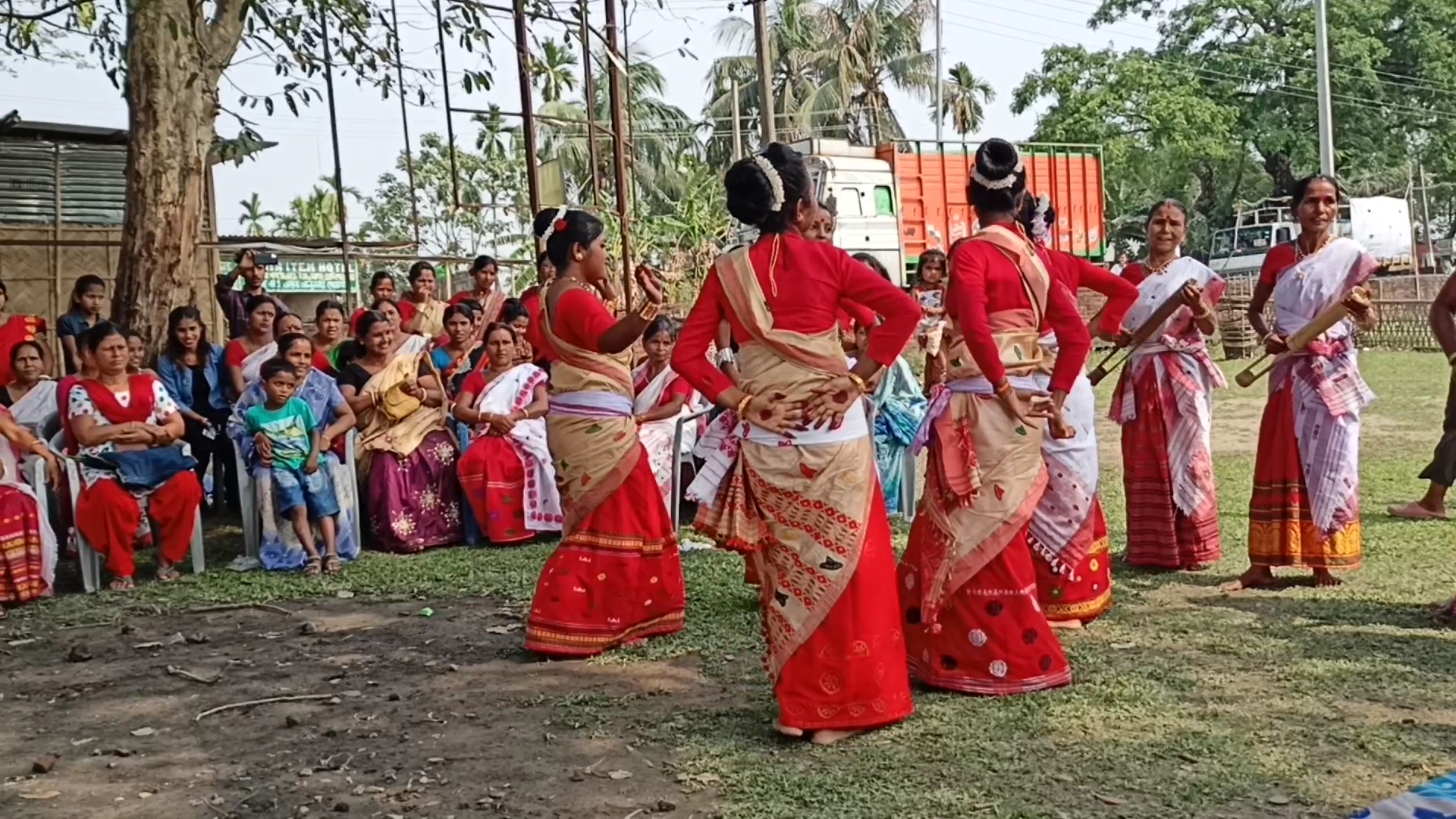 মন্ত্ৰী ভৱেশ কলিতাৰ বিহু গীতৰ তালে তালে কঁকাল ভাঙিলে কোনে ?