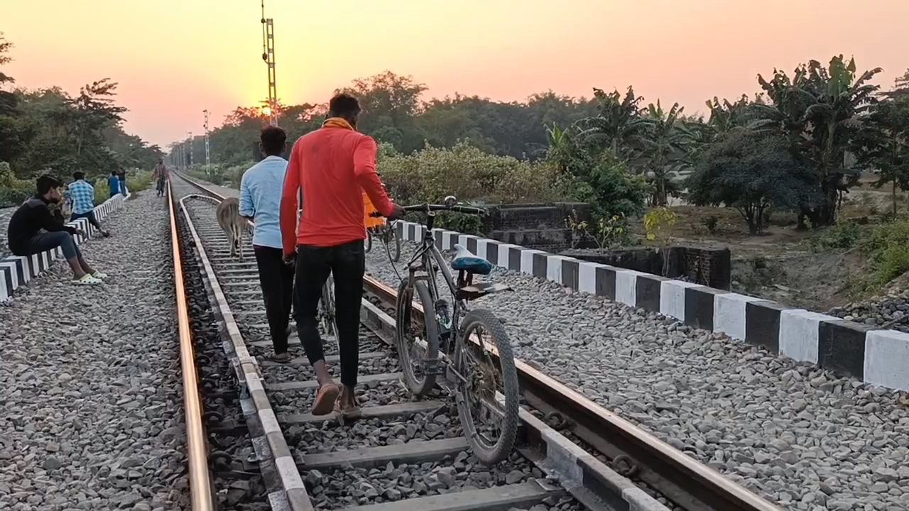 Railway tracks are the only option for transportation for Chirakhundi s