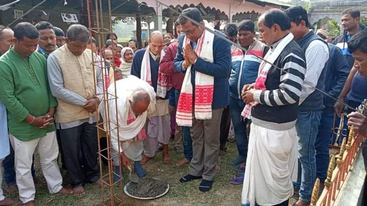 নগাৱঁৰ কুৰুৱাবাহী নামঘৰৰ আন্তঃগাঁঠনি উন্নয়নৰ কামৰ শুভাৰম্ভ বিধায়ক ৰূপক শৰ্মাৰ