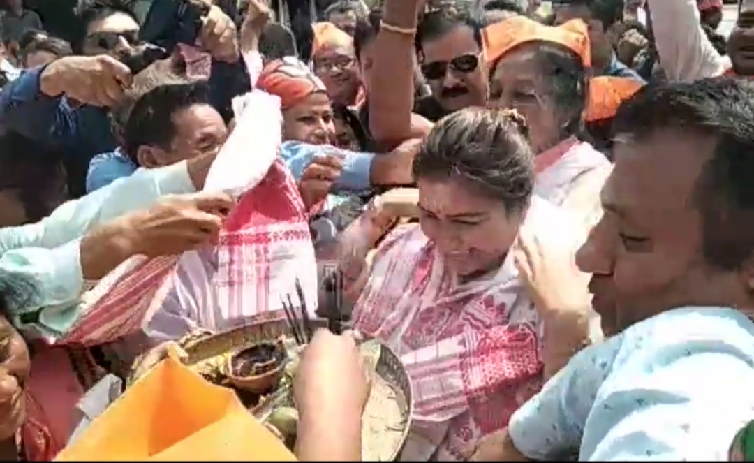 bjp candidate angoorlata visit her constituency