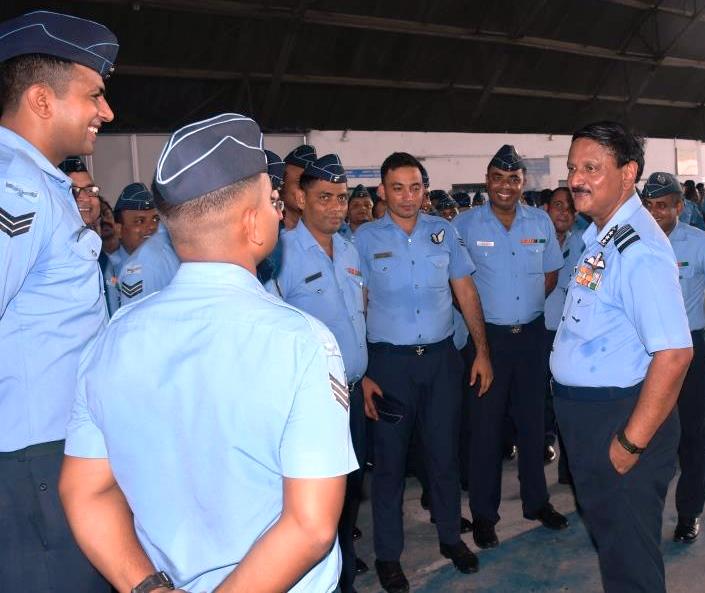 এয়াৰ মাৰ্চেল ডি কে পাটনায়কৰ বিষয়াসকলৰ সৈতে আলোচনা