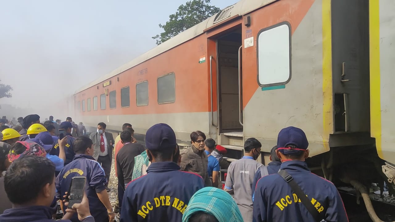 NCC CADETS HELPS PREVENT FIRE IN RAJDHANI EXPRESS