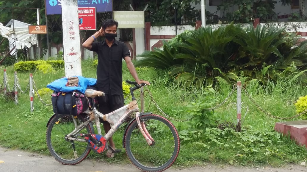 Sankar Medhi of Gohpur in Tezpur by cycling from Pune