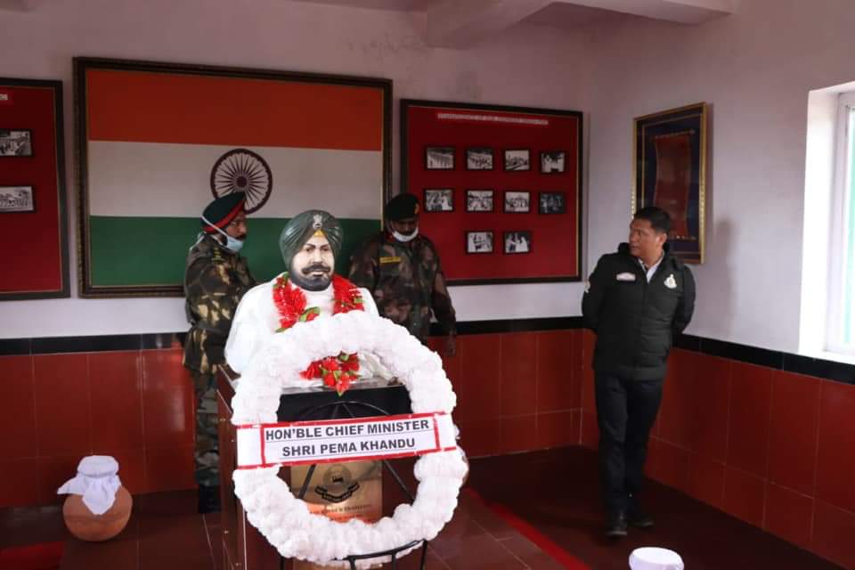 62ৰ শ্বহীদক শ্ৰদ্ধাঞ্জলী পেমা খাণ্ডুৰ, Khandu pays homage to 1962 Indo-China war