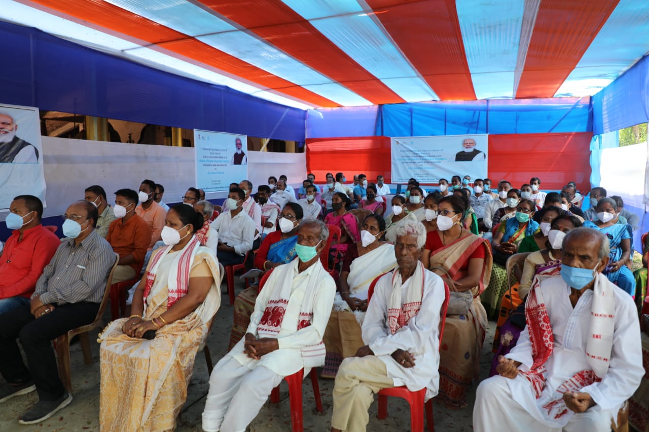 Haleshwar gaon panchayat people participate in PM's virtual meeting