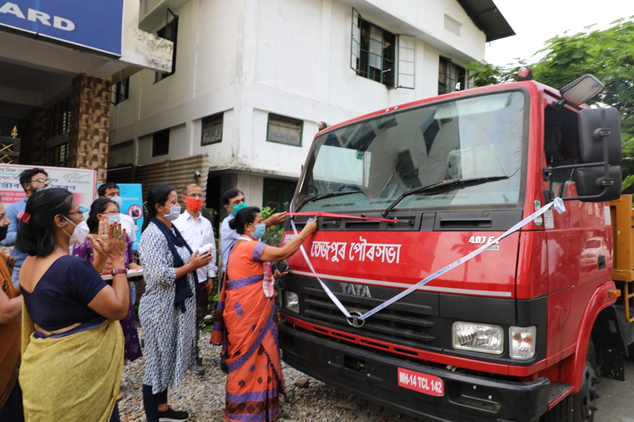 তেজপুৰ পৌৰসভাৰ ৩ খন টিপাৰ ট্ৰাক উদ্বোধন