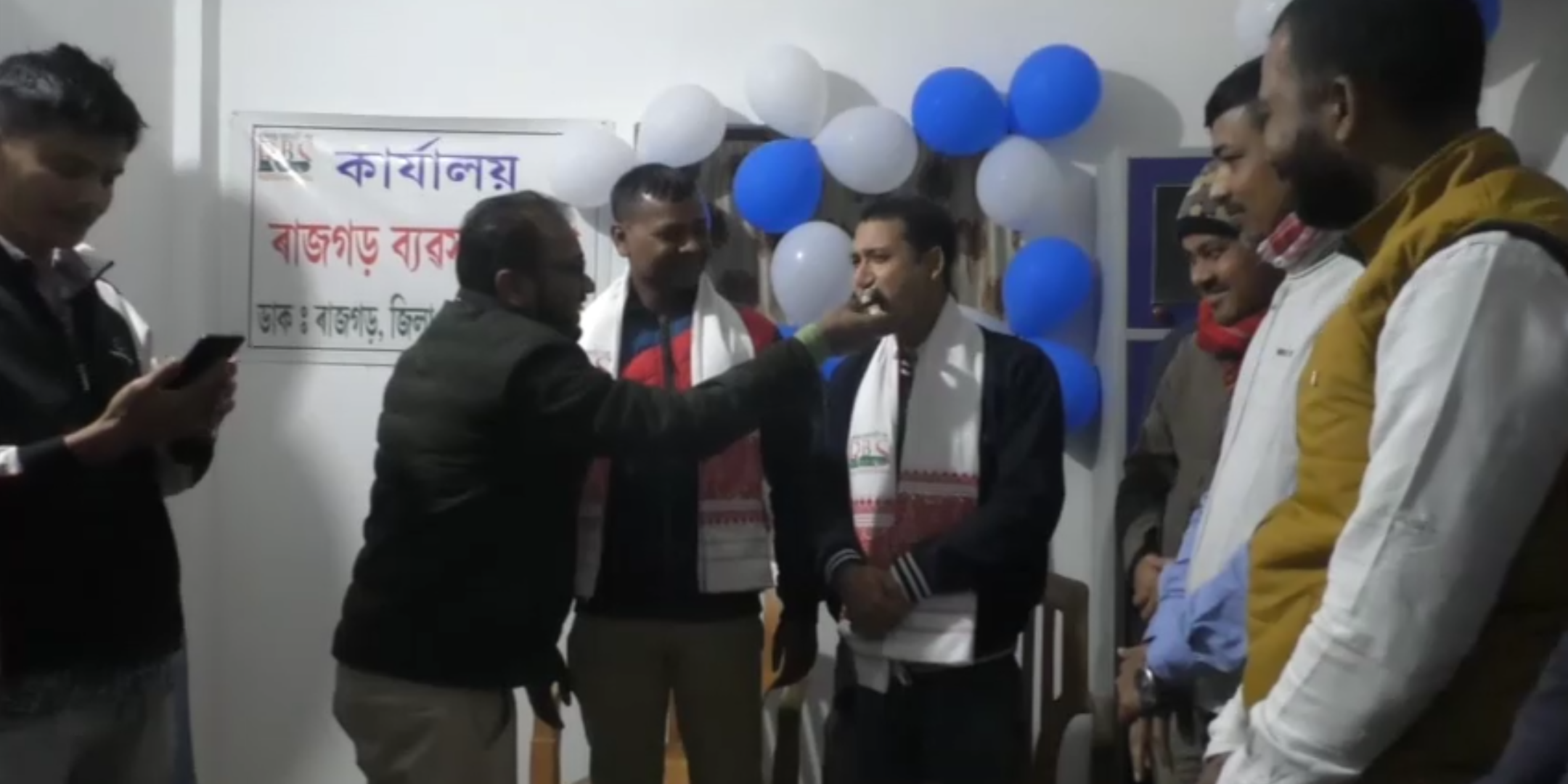 টিংখাঙৰ চিন্ময়জ্যোতি হাজৰিকা আৰু বিনোদ কুৰ্মীক সম্বৰ্ধনা জ্ঞাপন