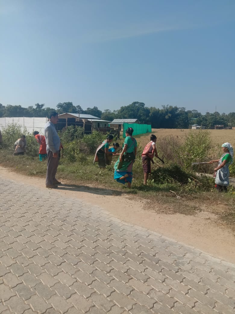 কাকতি ৰংহাঙ মহিলা গাঁওৰক্ষী বাহিনীৰ উদ্যোগত চাফাই অভিযান