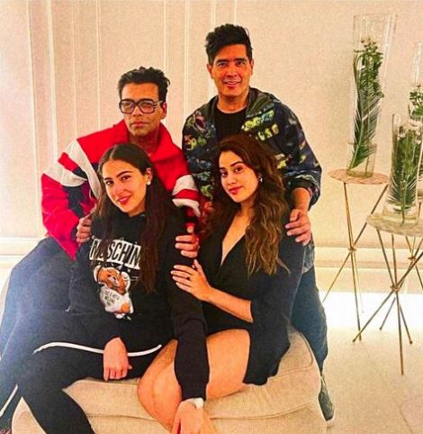 Manish Malhotra party with Gehraiyaan team  Manish Malhotra house party pictures  Deepika Padukone at Manish Malhotra party  Ishaan Khatter at Manish Malhotra party  Janhvi Kapoor Sara Ali Khan at Manish Malhotra party  Gehraiyaan release  Gehraiyaan promotions  അത്താര വിരുന്നില്‍ പിങ്കില്‍ തിളങ്ങി ദീപിക  കറുപ്പില്‍ തിളങ്ങി സാറയും ജാന്‍വിയും  അത്താഴ വിരുന്നില്‍ പങ്കെടുത്ത്‌ 'ഗെഹ്രൈയാന്‍' താരങ്ങള്‍