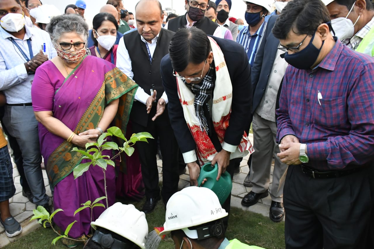 Dr Mansukh Mandaviya Reviewed the various aspects related to AIIMS of Guwahati