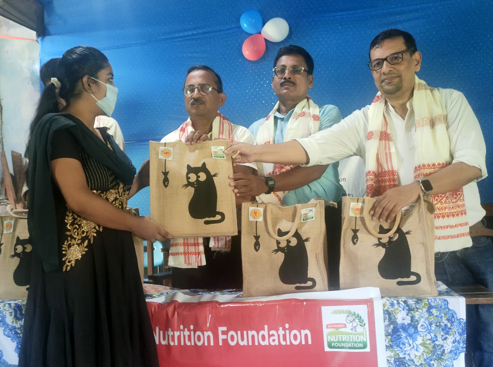 Distribution of nutritious food to tb patients