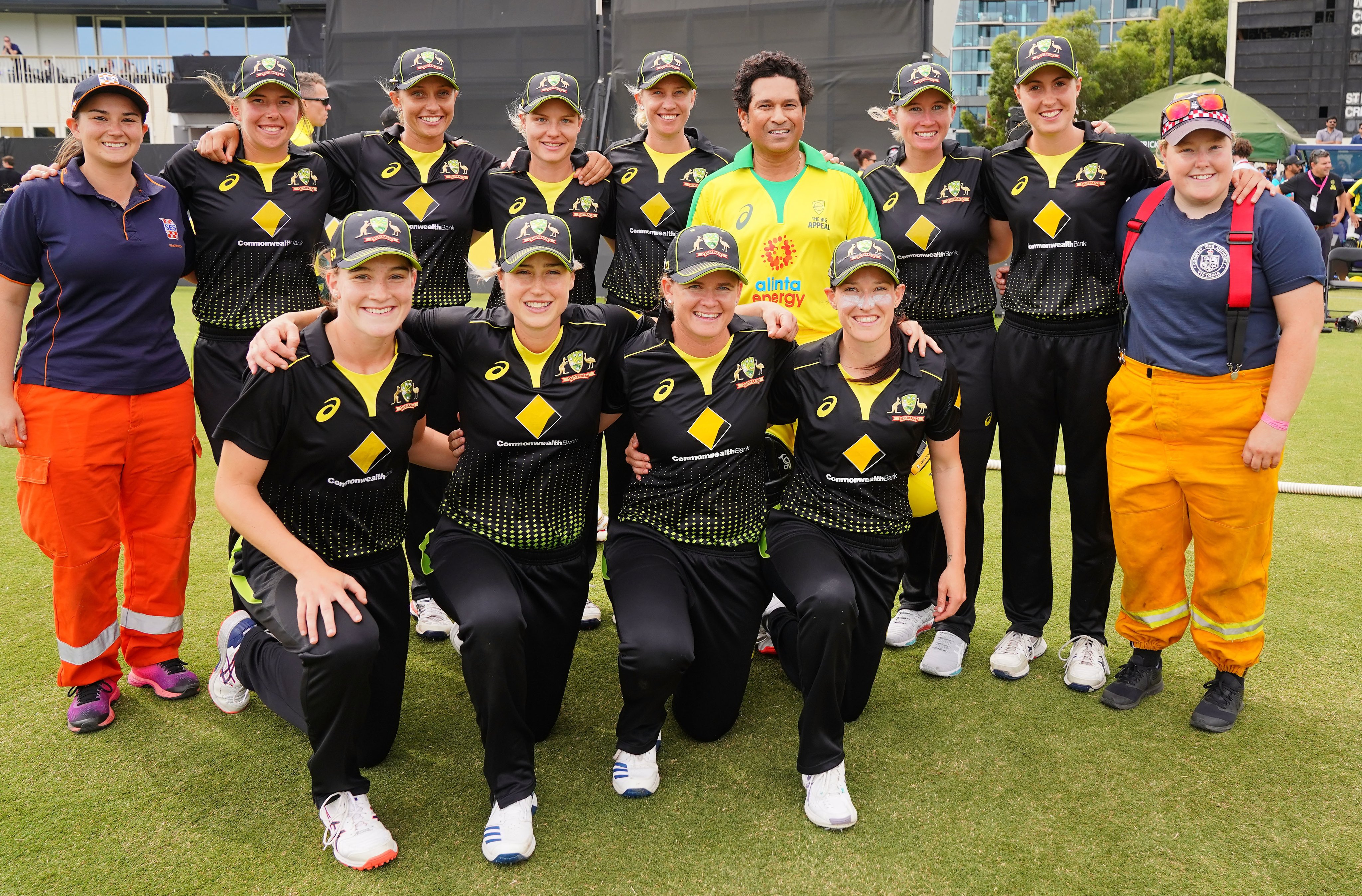 Sachin Tendulkar with Australia women team