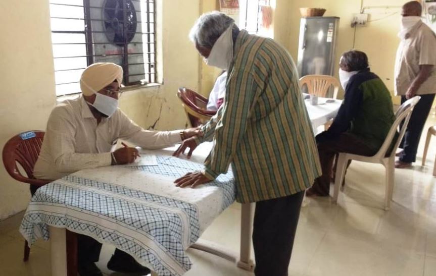 Special care in old age homes to prevent corona infection in raipur