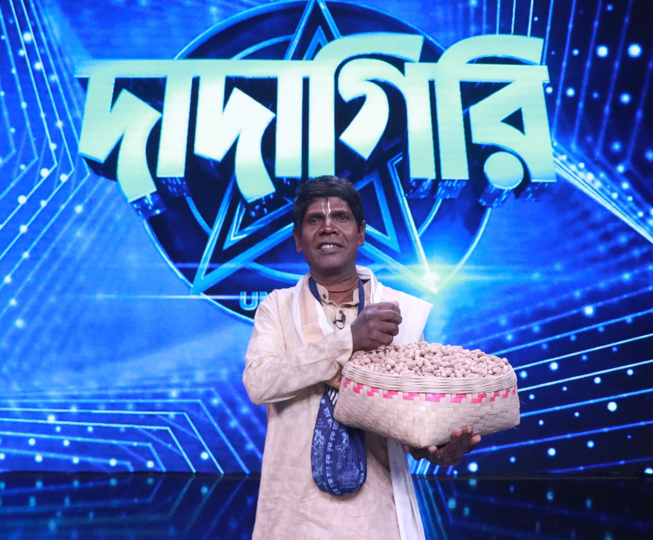 Sourav Ganguly welcomes kacha badam singer Bhuban Badyakar in Dadagiri show