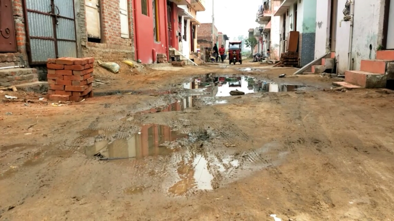 Residents of Anjum Colony are disturbed by the negligence of the municipality