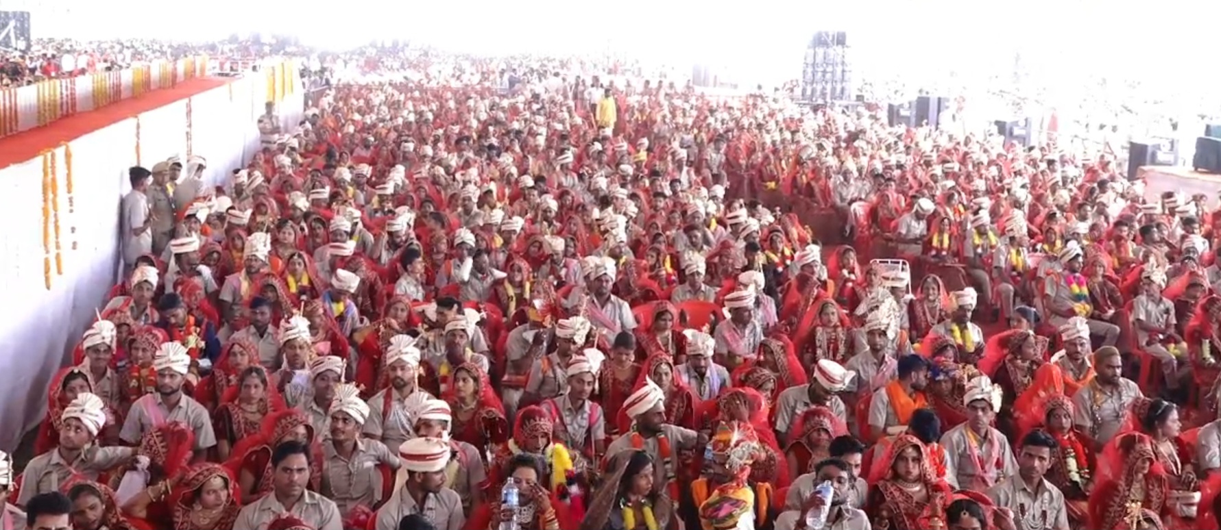 HISTORY CREATED IN MASS MARRIAGE CONFERENCE IN RAJASTHAN BARAN 2222 COUPLES TIED IN KNOT