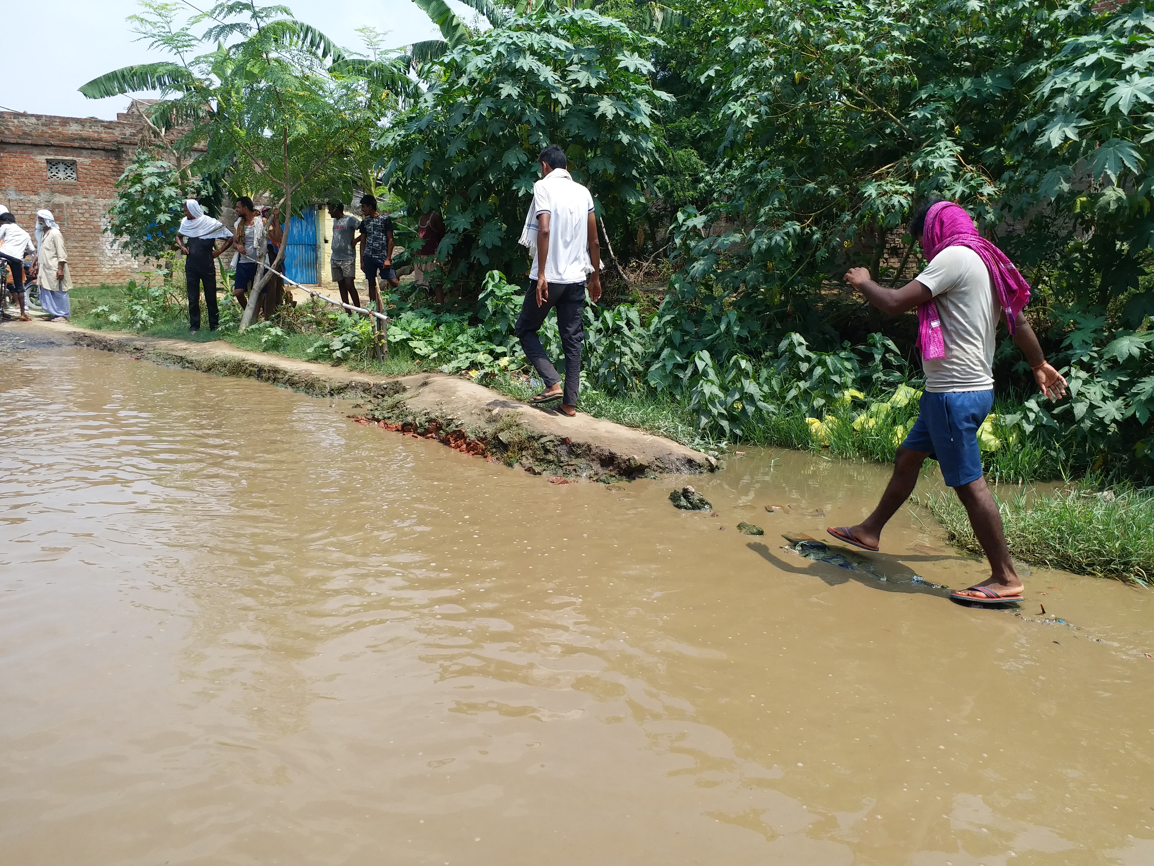 People are having problems with a shabby road in bhojpur