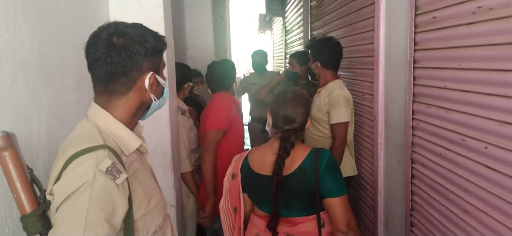 customers locked in a shop