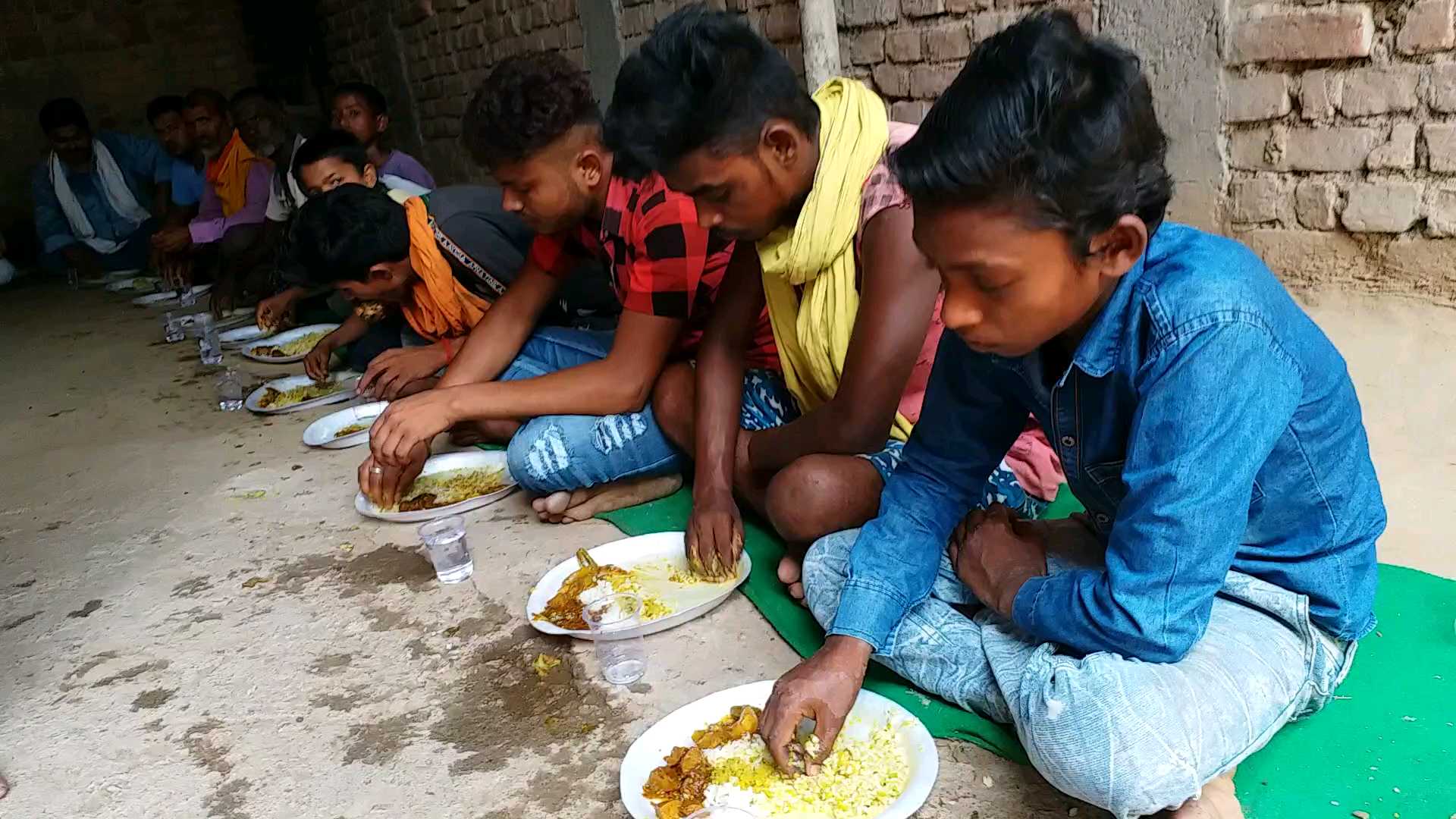 Food served to 73 thousand people on 73rd birthday of lalu yadav