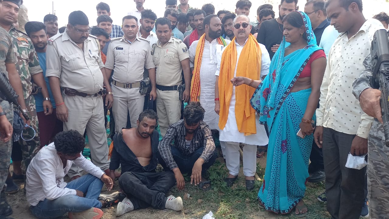 MP Sushil Kumar Singh caught three snatchers