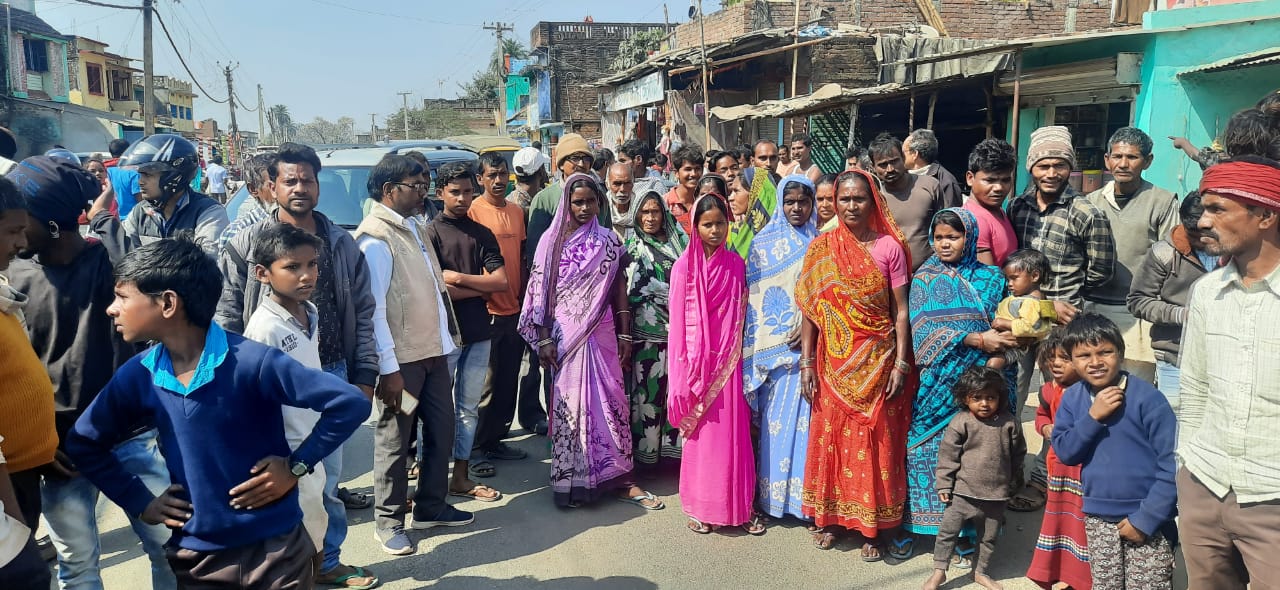 शराब कारोबार के विरुद्ध सड़क जाम