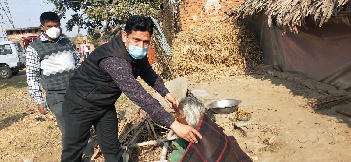 जरूरतमंदों को वितरित किया गया कंबल