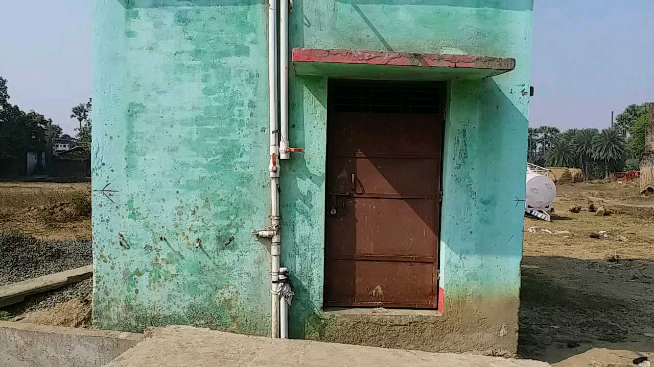 सूखी पड़ी टोटियां