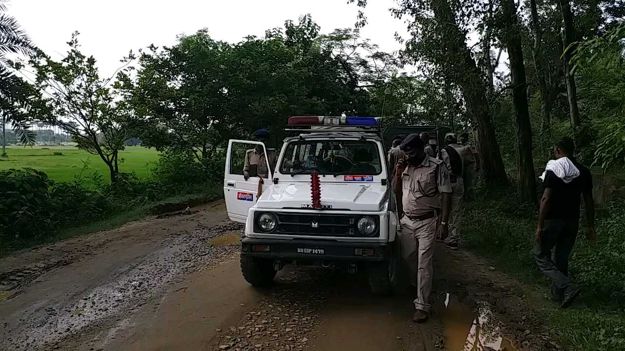 घटनास्थल पर पहुंची पुलिस