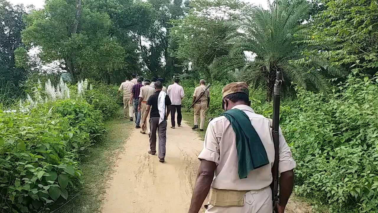 घटनास्थल पर पहुंची पुलिस