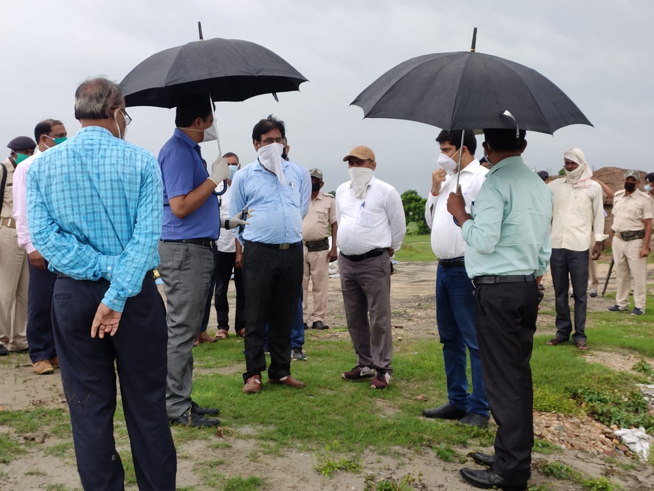 DM inspects PP embankment before CM arrival in Bagaha