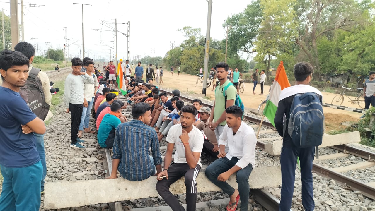 Protest In Bihar Against Agnipath Scheme