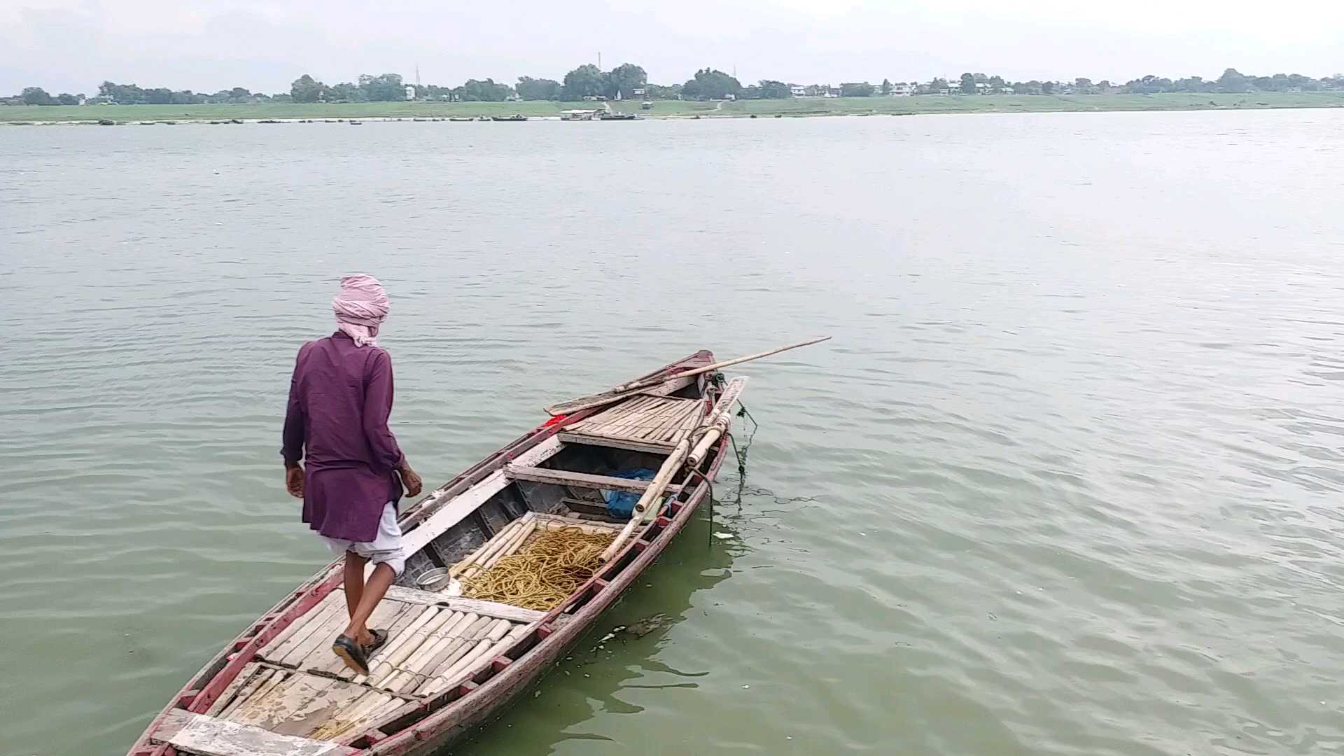 कमाई बंद होने मछुआरों पर रोजी रोटी का संकट