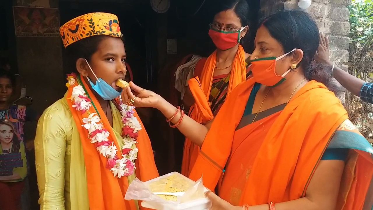 BJP Mahila Morcha honored brave daughter Jyoti in darbhanga