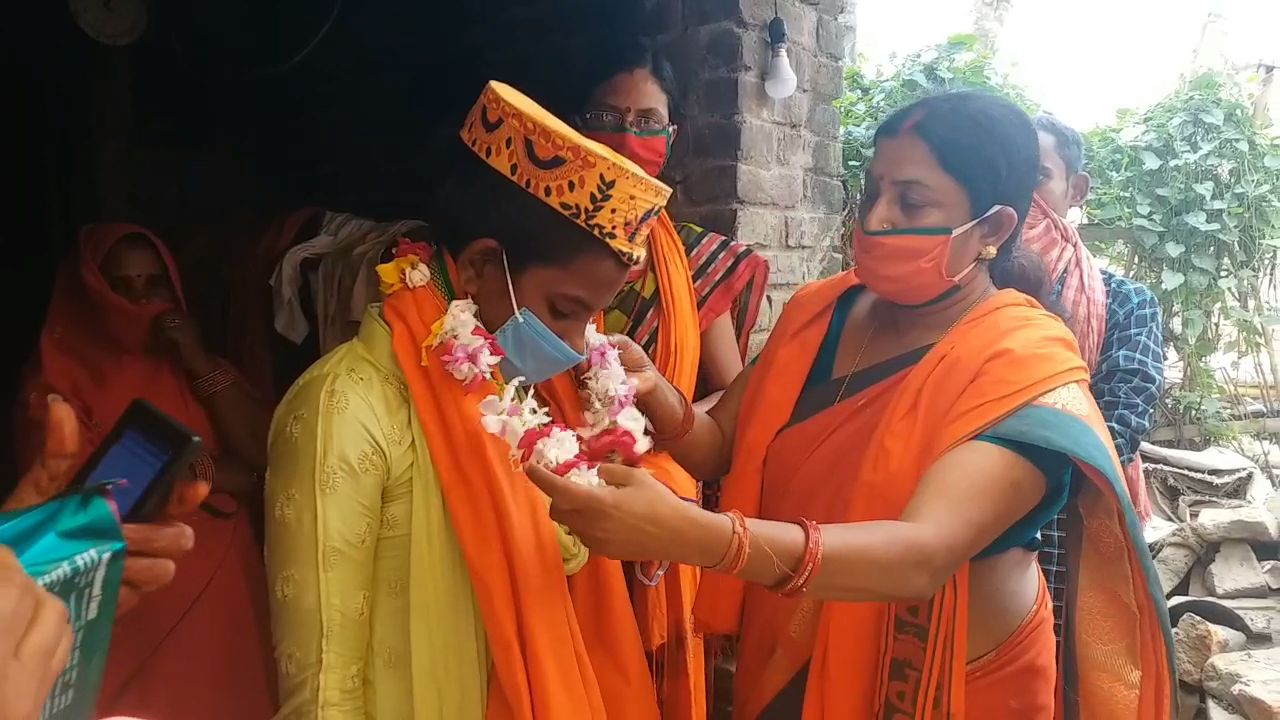 BJP Mahila Morcha honored brave daughter Jyoti in darbhanga