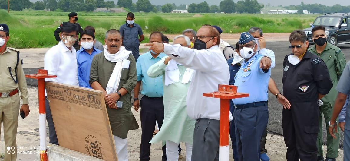 विद्यापति एयरपोर्ट के निर्माण कार्यों का जायजा लेते सीएम