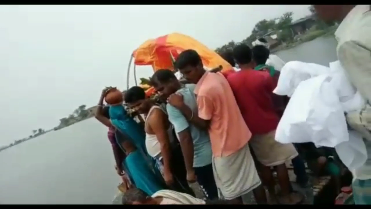 funeral on boats