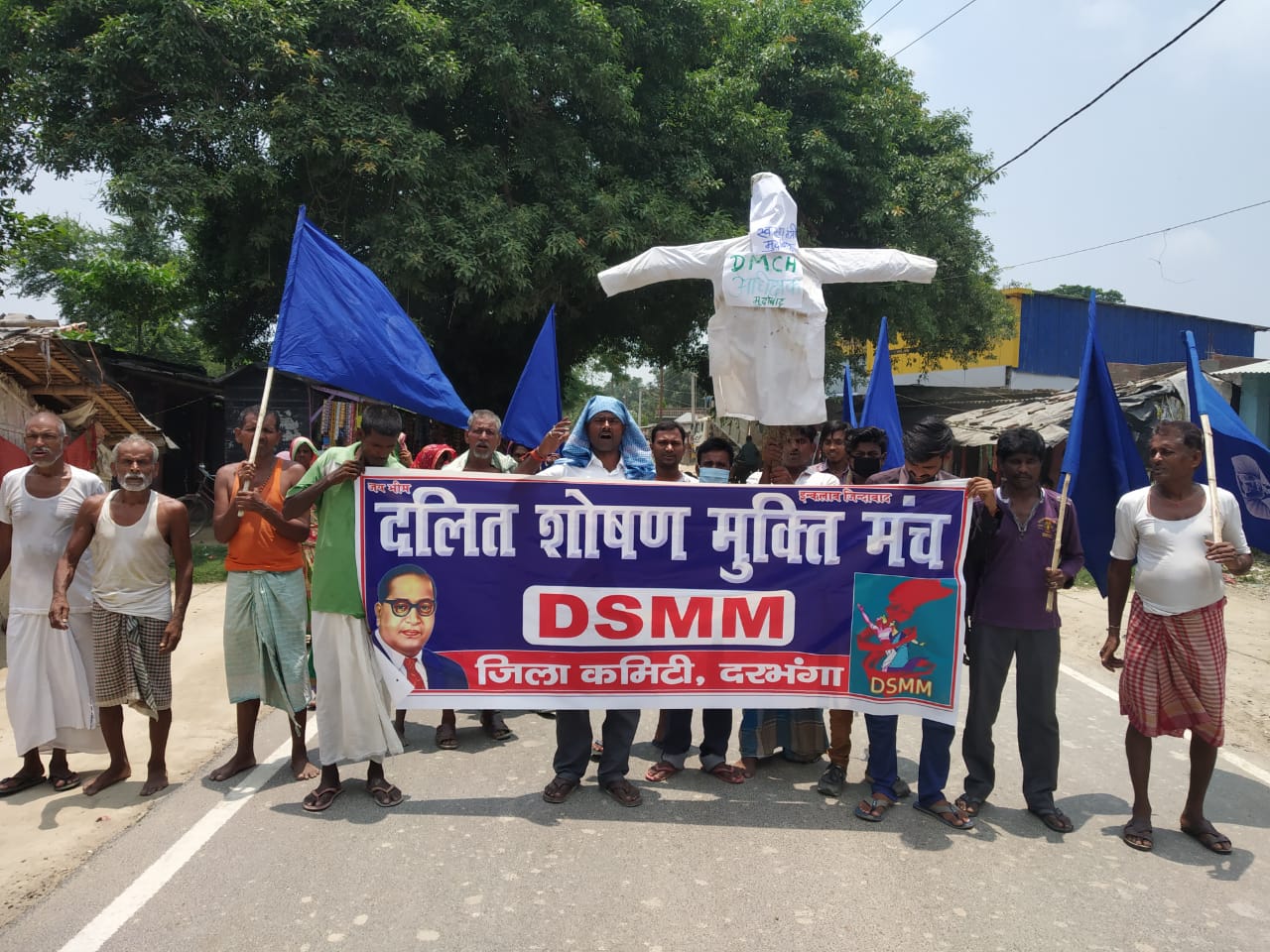 dalit exploitation liberation forum burnt effigy of DMCH superintendent in darbhanga