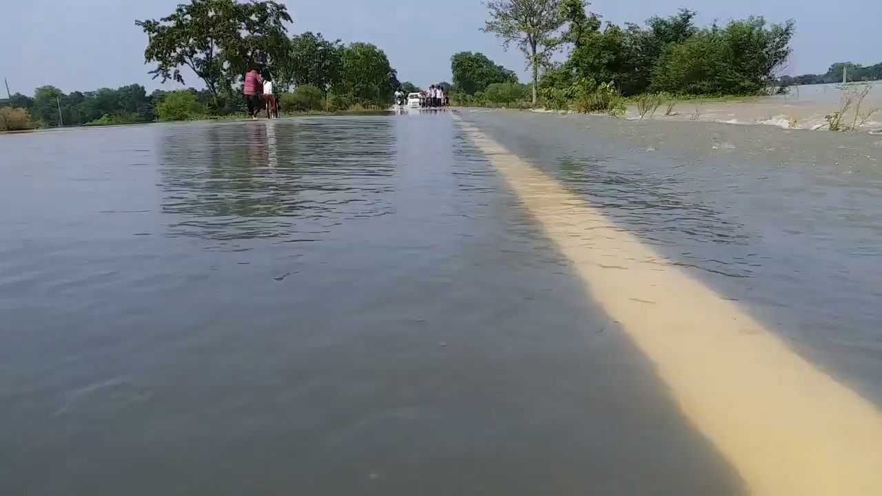 Flood water flowing on NH-527B in Darbhanga