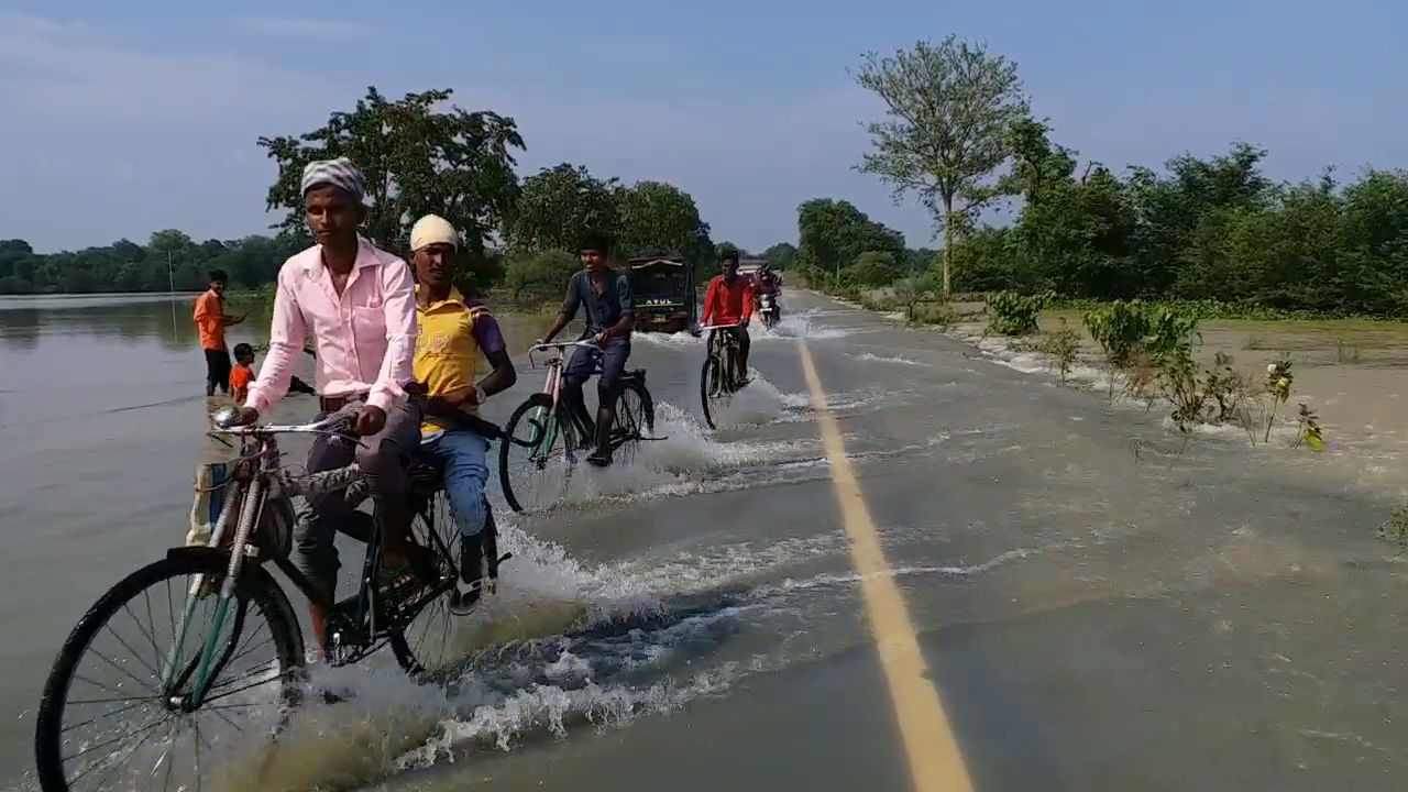 Flood water flowing on NH-527B in Darbhanga