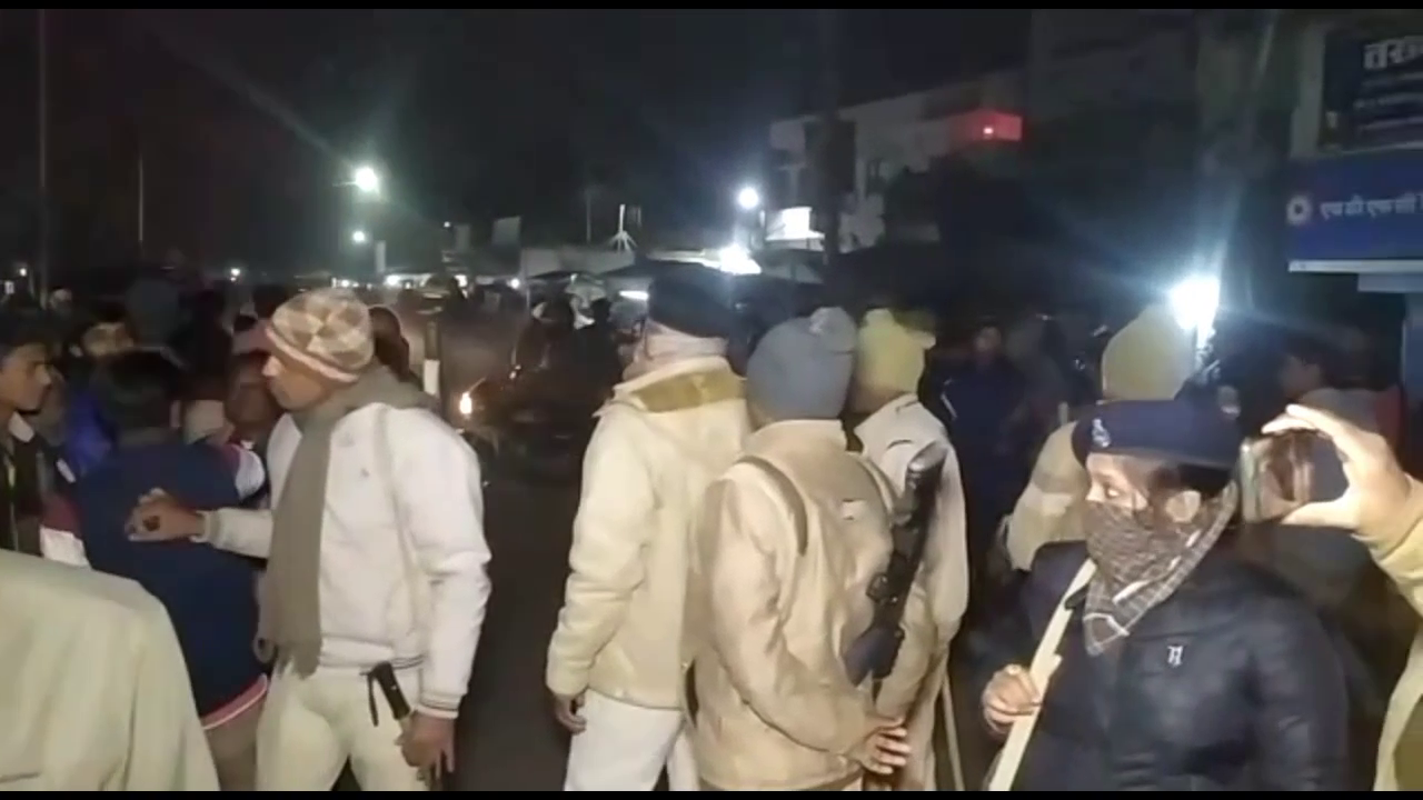 घटनास्थल पर पहुंची पुलिस