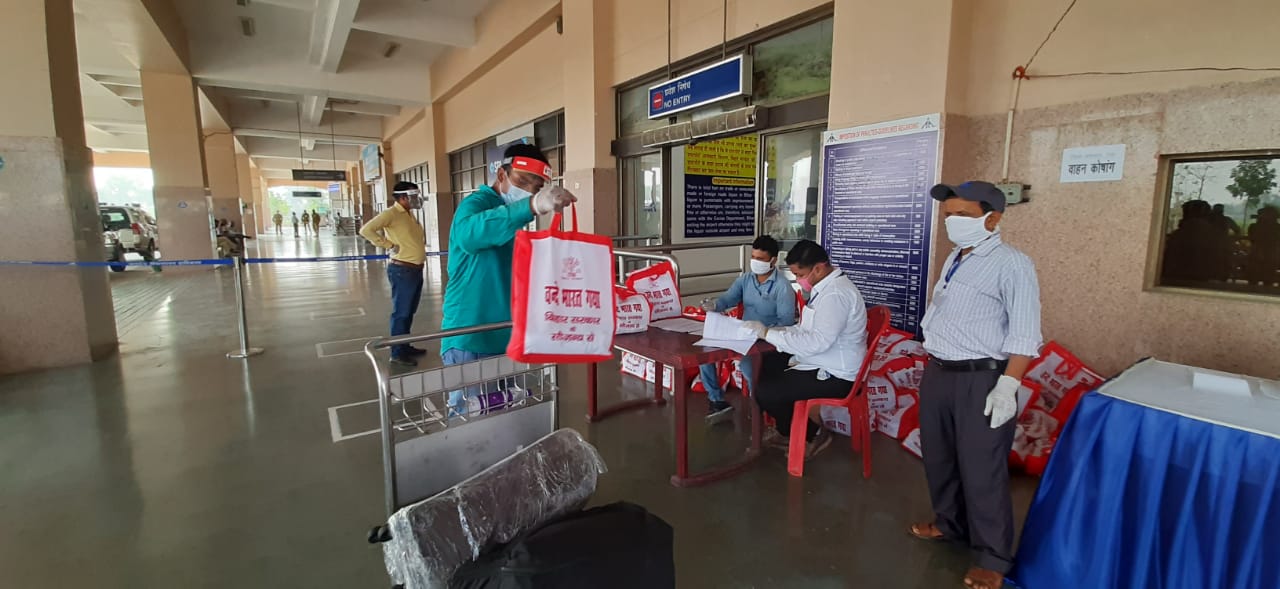 migrant passengers from muscat arrive at gaya airport