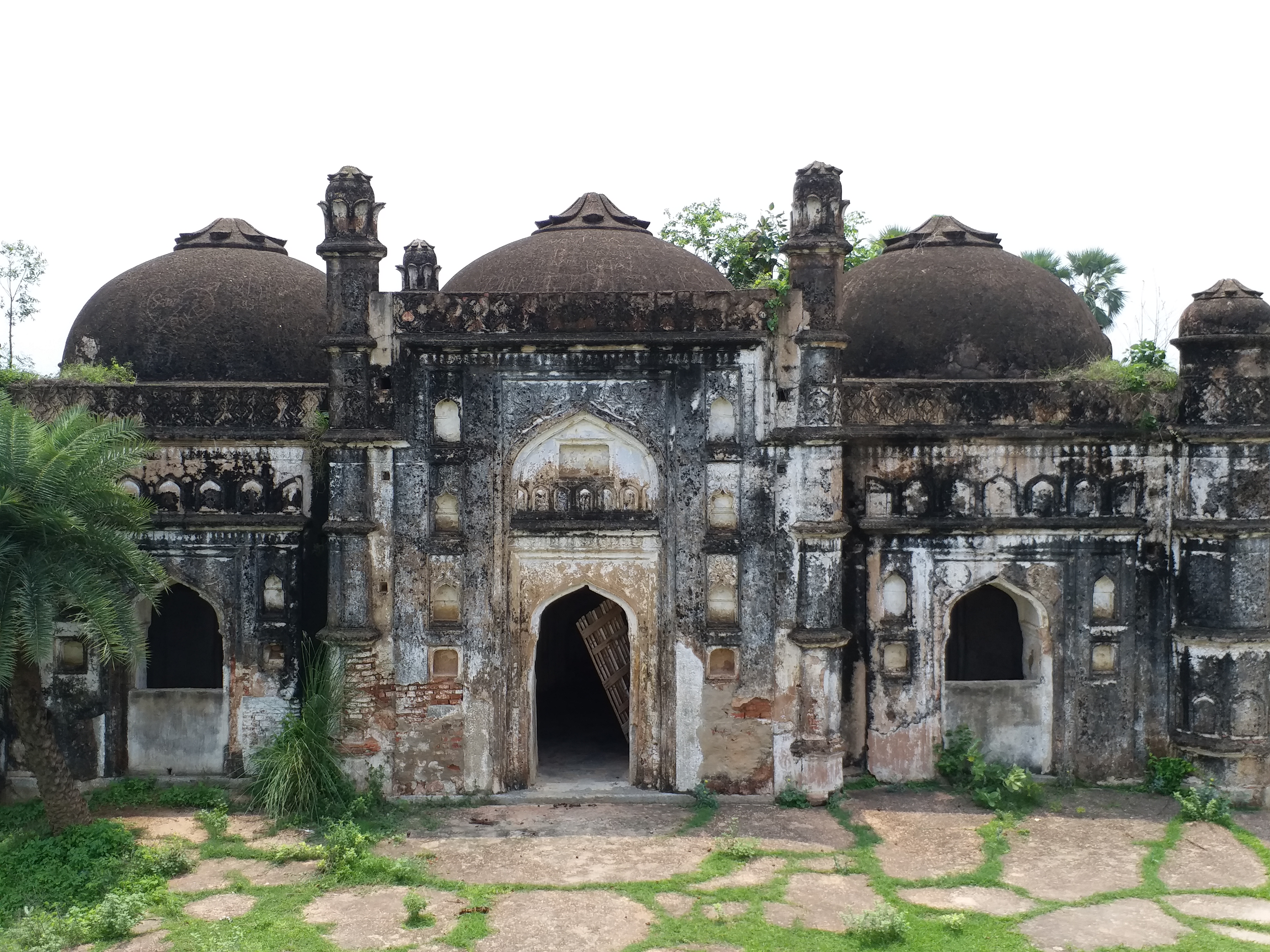 gaya: historical mosque in poor condition