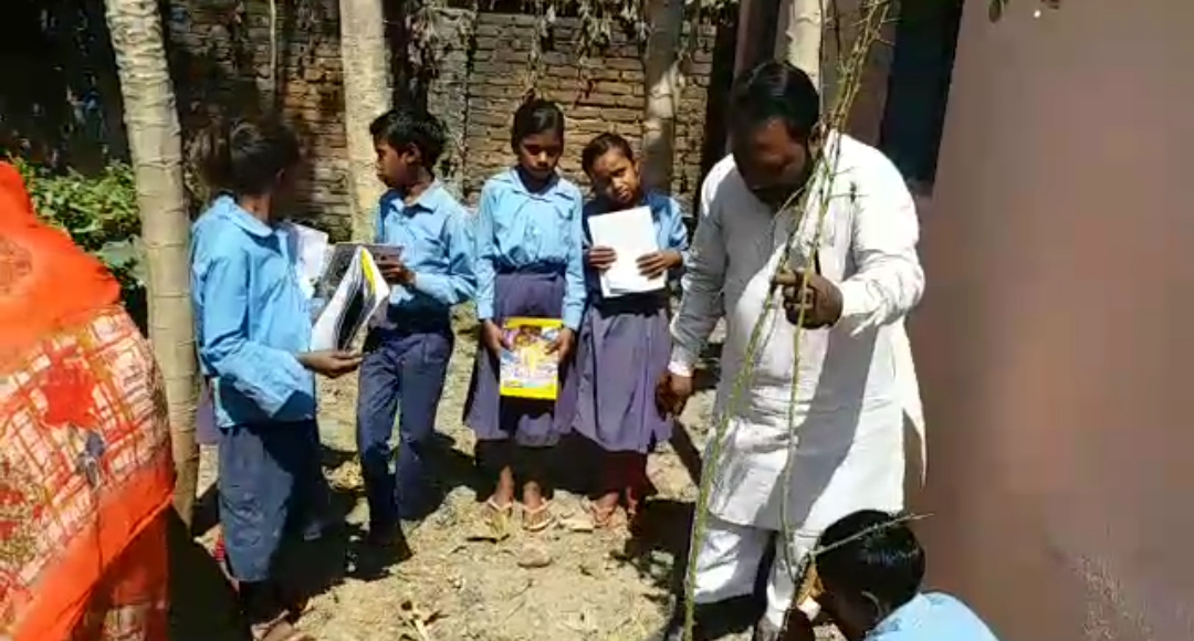 A Teacher Who's Feeding and educating Students in Gaya under the government's 'Kitchen Garden' Scheme